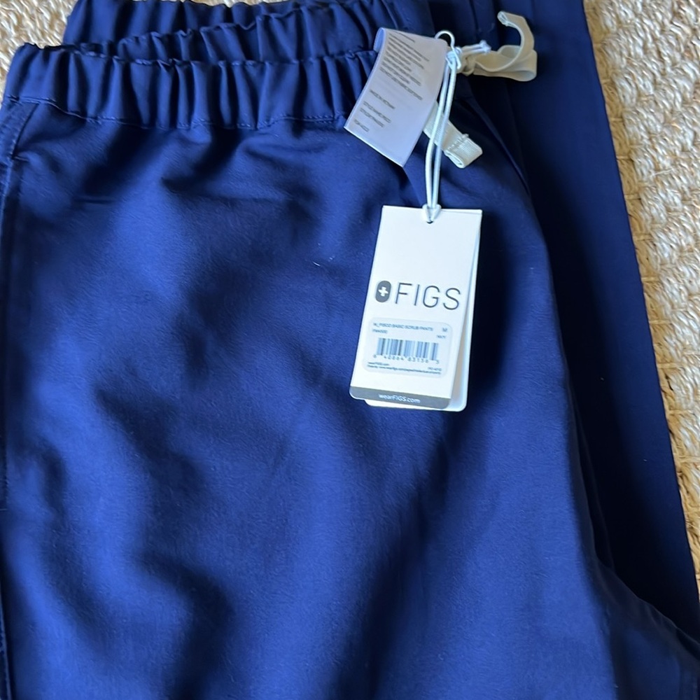 FIGS Navy Set . New with tags. - Picture 2 of 2